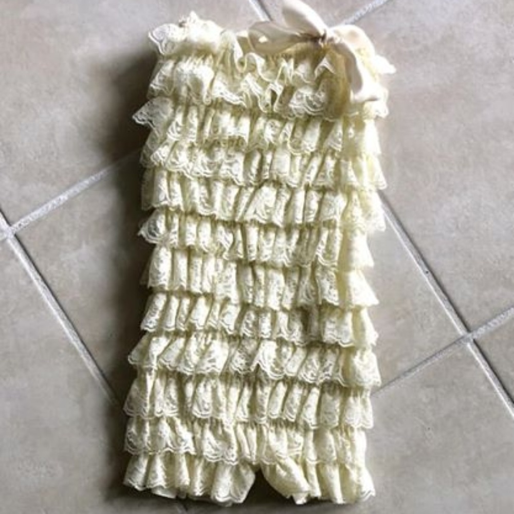 **BRAND NEW Lace Romper** Perfect color for FALL!!